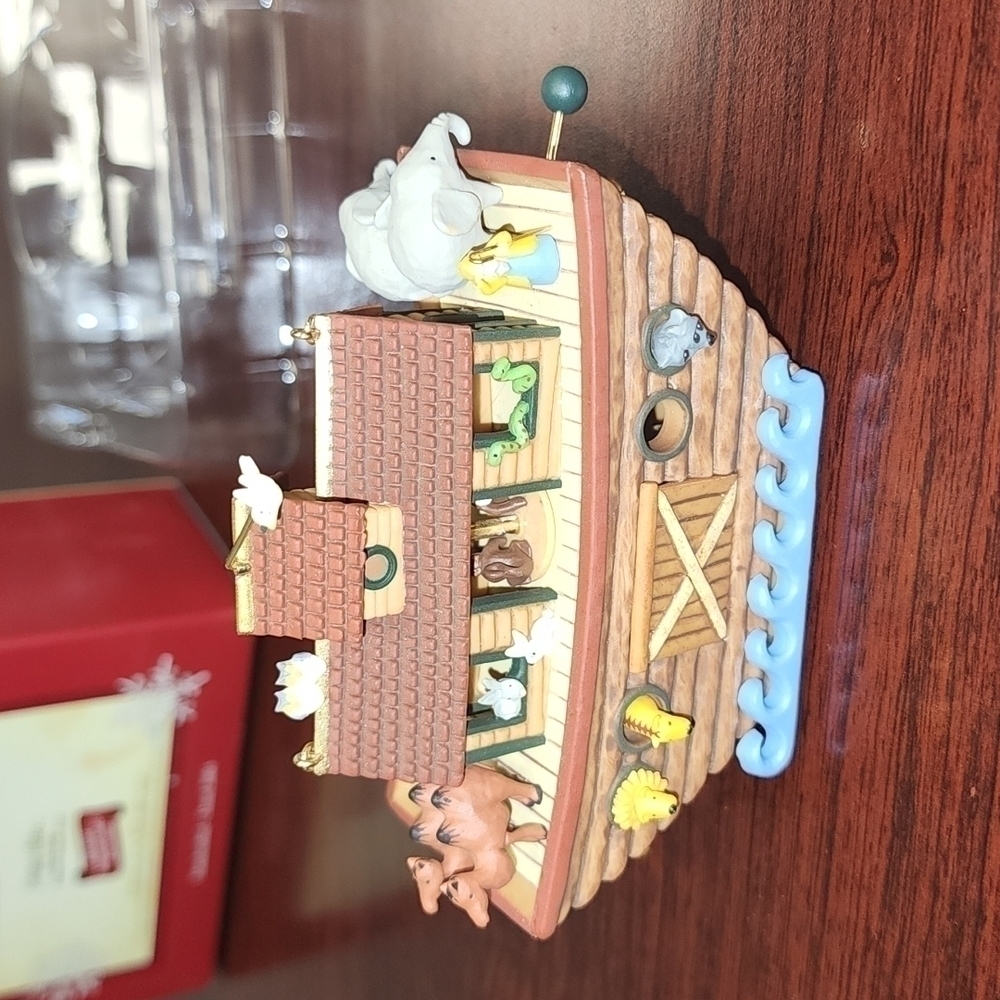 Hallmark Noah's Ark ornament - Picture 13 of 13